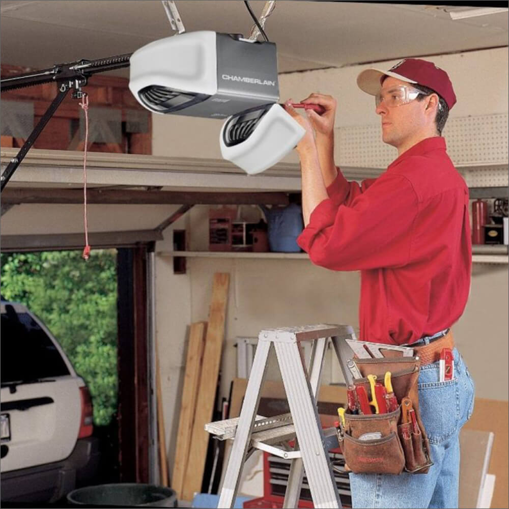 Garage Door Opener Repair Tech